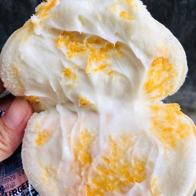 Bánh mì Hamburger kẹp sữa chua ruốc