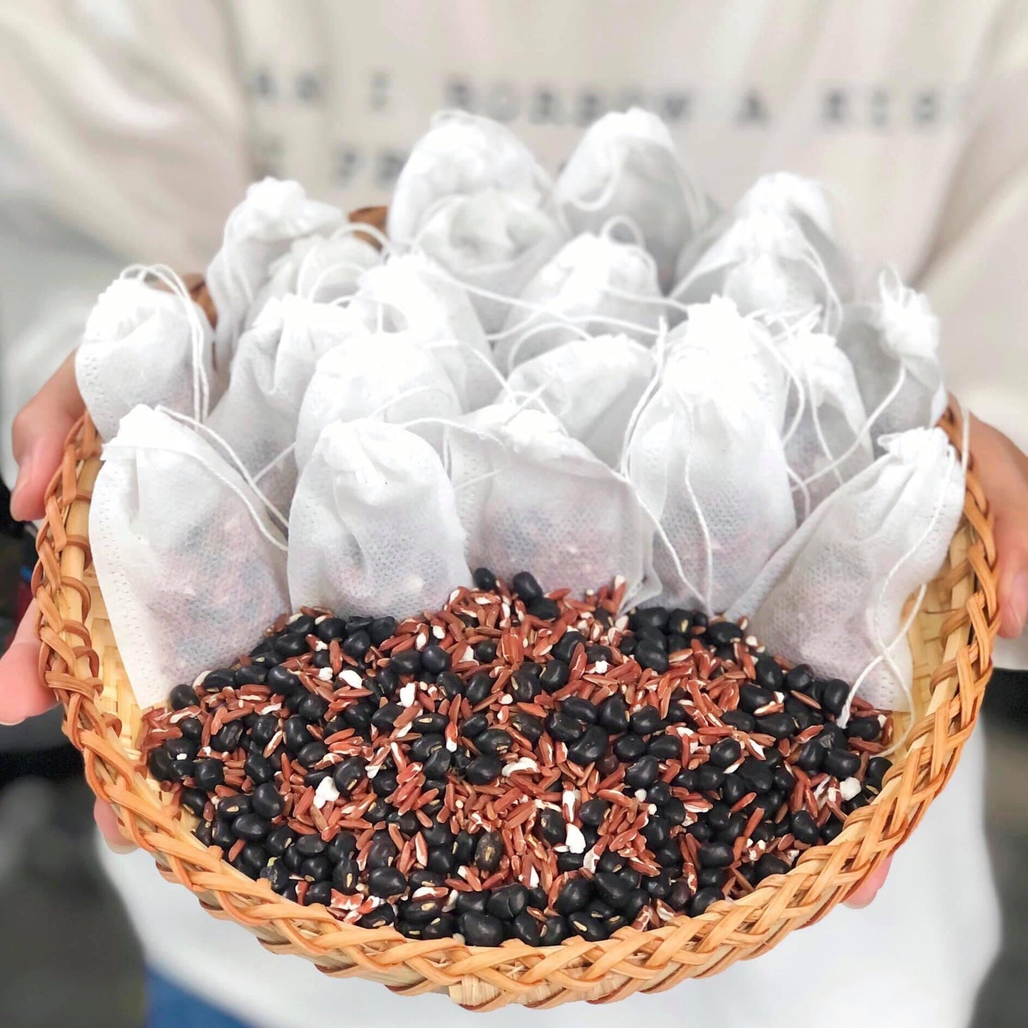 TRÀ GẠO LỨT ĐẬU ĐEN (BROWN RICE & BLACK BEANS TEA)